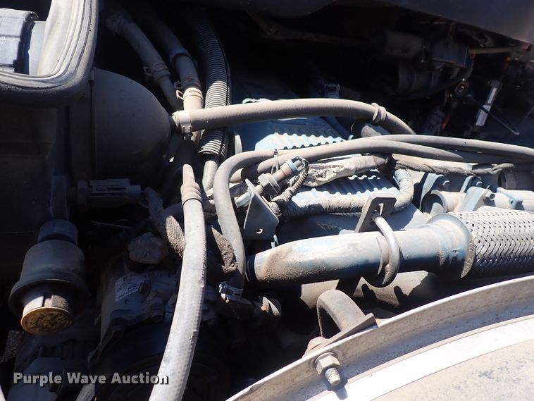 image for item DG2694 2005 International 4300  flatbed truck