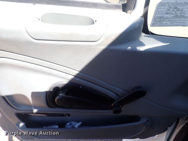 image for item DG2694 2005 International 4300  flatbed truck