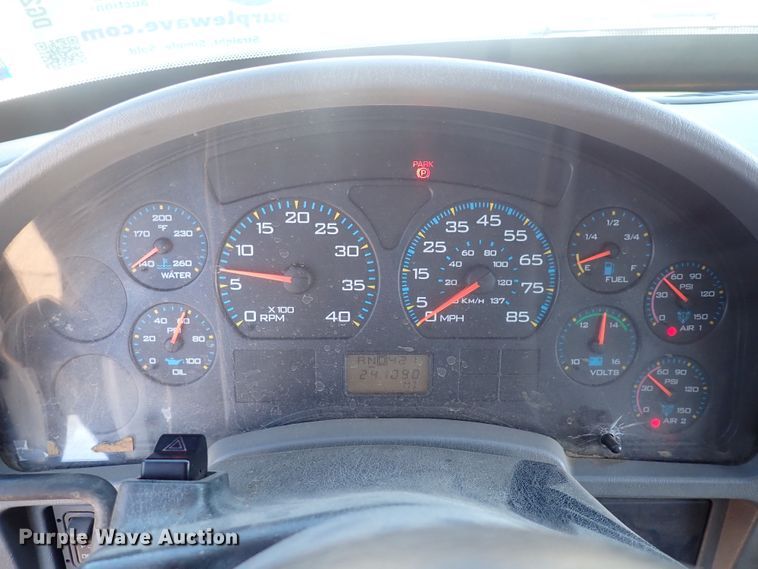 image for item DG2694 2005 International 4300  flatbed truck