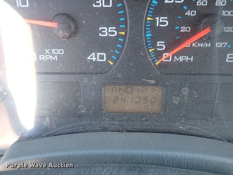 image for item DG2694 2005 International 4300  flatbed truck