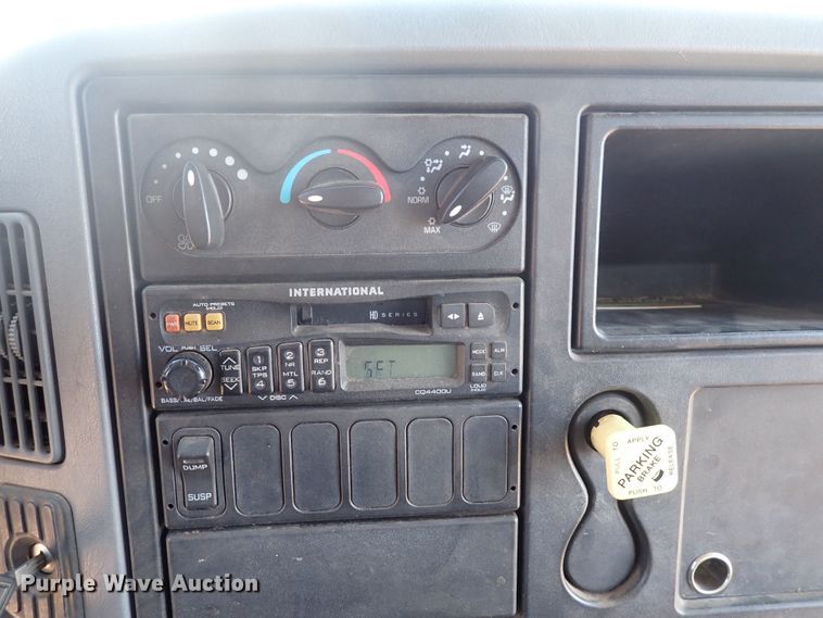 image for item DG2694 2005 International 4300  flatbed truck