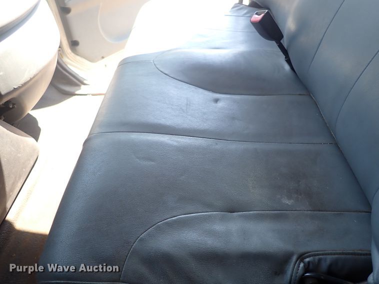 image for item DG2694 2005 International 4300  flatbed truck