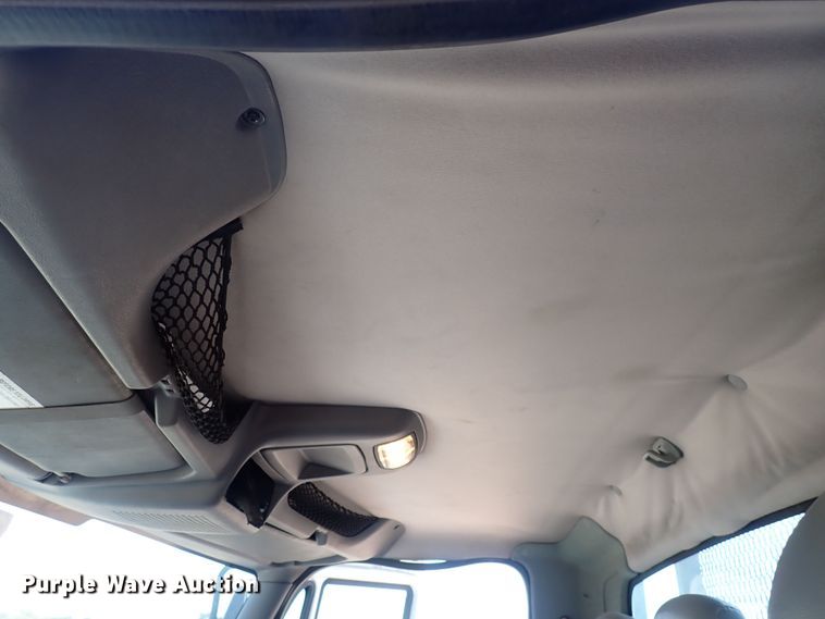 image for item DG2694 2005 International 4300  flatbed truck