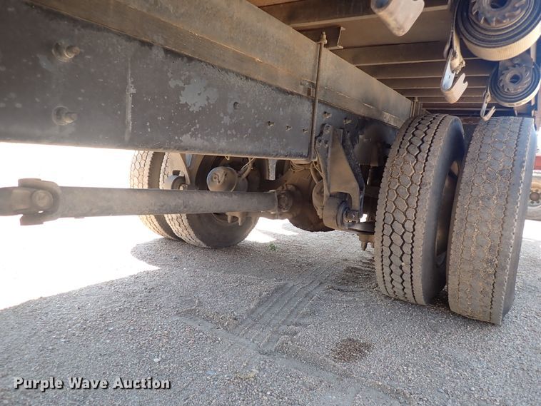 image for item DG2694 2005 International 4300  flatbed truck