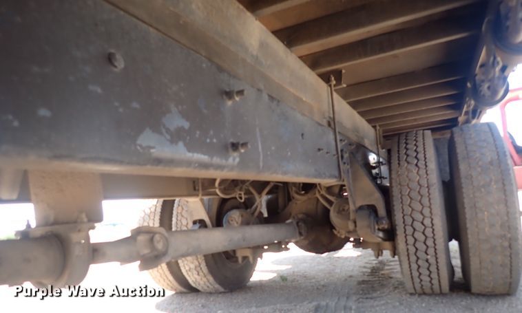 image for item DG2694 2005 International 4300  flatbed truck