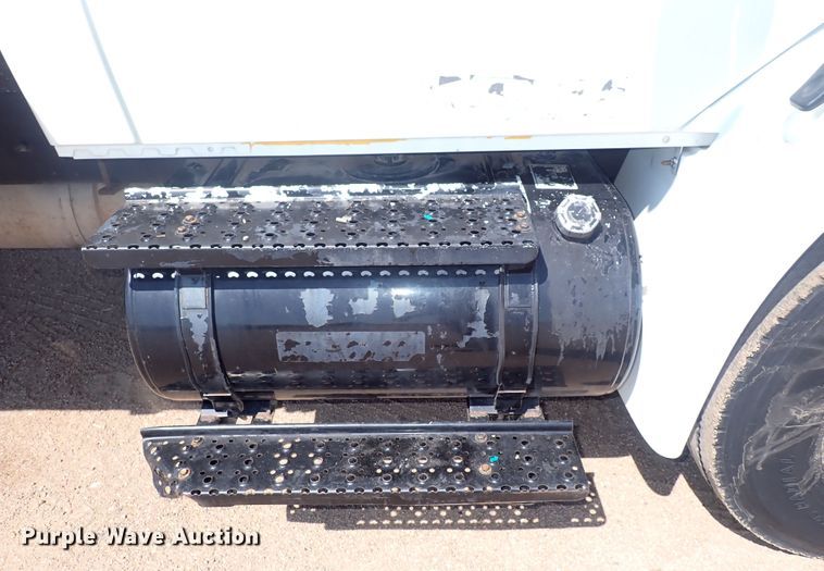 image for item DG2694 2005 International 4300  flatbed truck