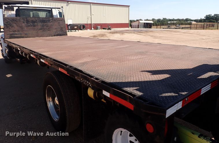 image for item DG2694 2005 International 4300  flatbed truck