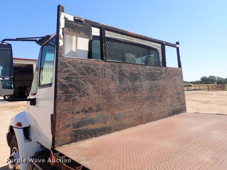 image for item DG2694 2005 International 4300  flatbed truck