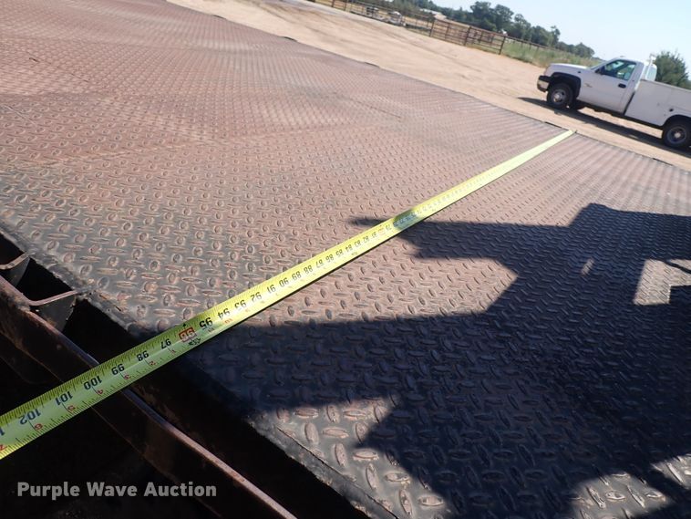 image for item DG2694 2005 International 4300  flatbed truck