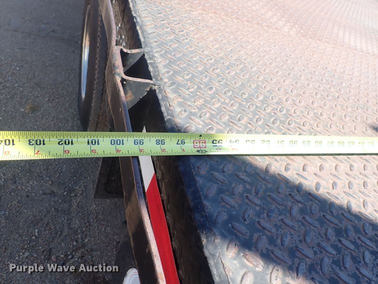 image for item DG2694 2005 International 4300  flatbed truck