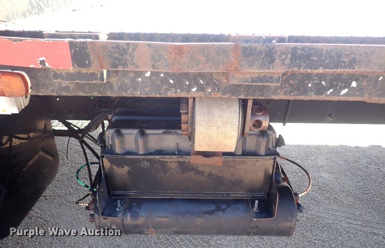 image for item DG2694 2005 International 4300  flatbed truck