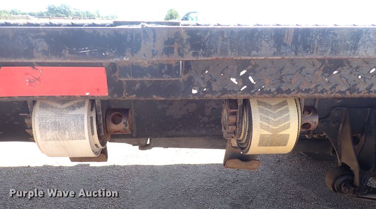 image for item DG2694 2005 International 4300  flatbed truck
