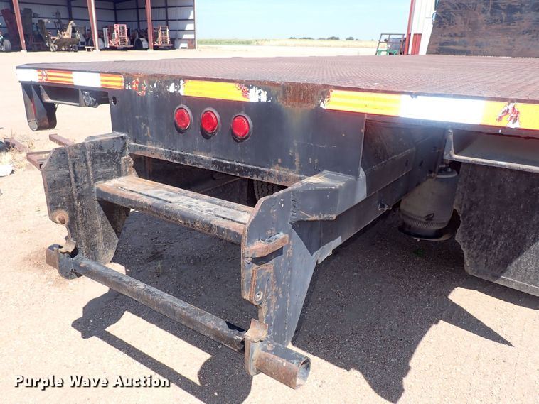 image for item DG2694 2005 International 4300  flatbed truck