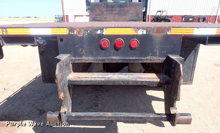 image for item DG2694 2005 International 4300  flatbed truck