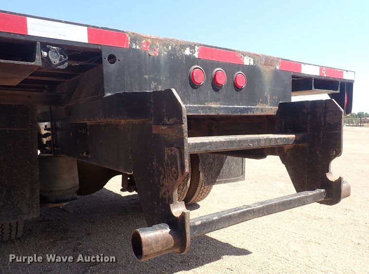 image for item DG2694 2005 International 4300  flatbed truck