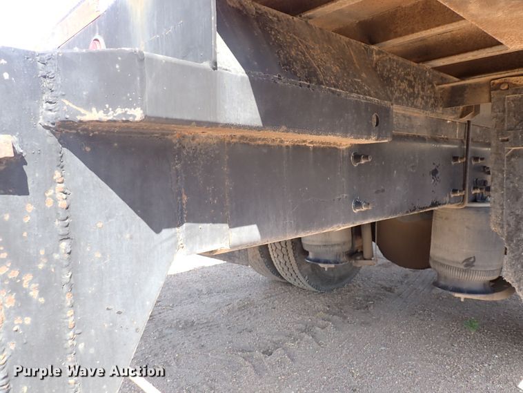 image for item DG2694 2005 International 4300  flatbed truck