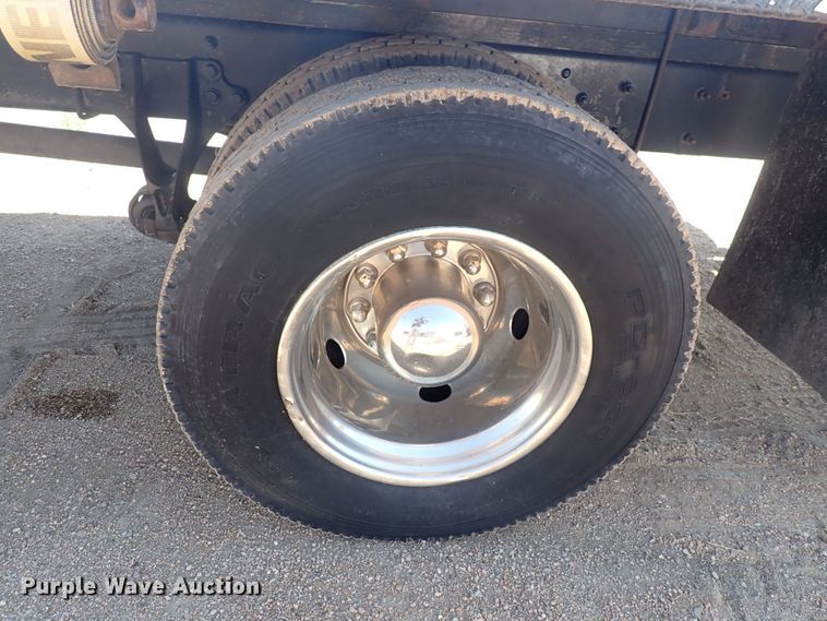 image for item DG2694 2005 International 4300  flatbed truck