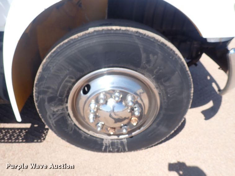 image for item DG2694 2005 International 4300  flatbed truck