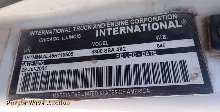 image for item DG2694 2005 International 4300  flatbed truck