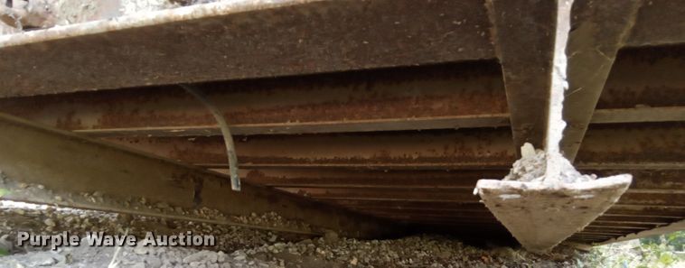 image for item DK0980 Fruehauf  dry van trailer body