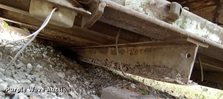 image for item DK0980 Fruehauf  dry van trailer body