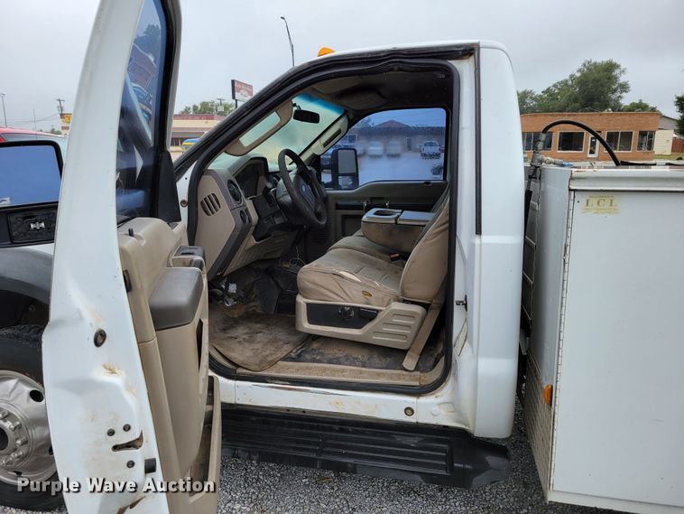 image for item DM2489 2008 Ford F550 Super Duty XL  utility / service truck