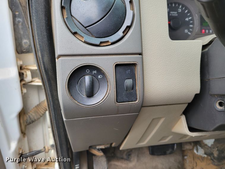 image for item DM2489 2008 Ford F550 Super Duty XL  utility / service truck