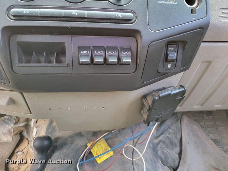 image for item DM2489 2008 Ford F550 Super Duty XL  utility / service truck