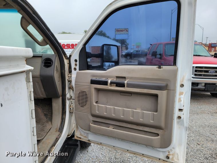 image for item DM2489 2008 Ford F550 Super Duty XL  utility / service truck