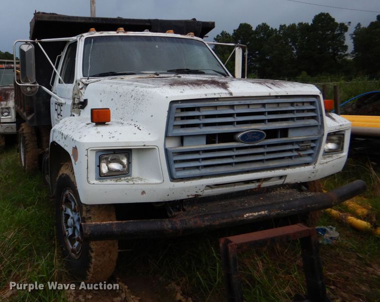image for item DO1493 1991 Ford F700  dump truck