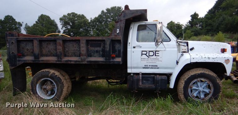 image for item DO1493 1991 Ford F700  dump truck