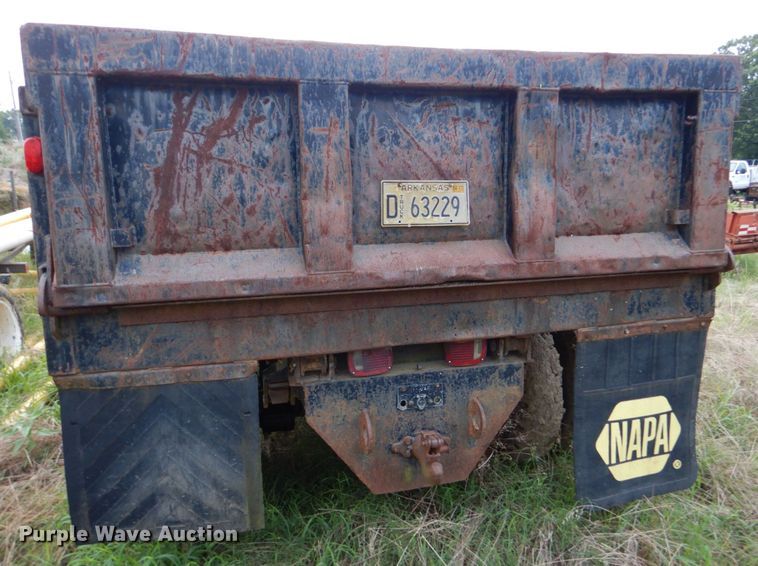 image for item DO1493 1991 Ford F700  dump truck