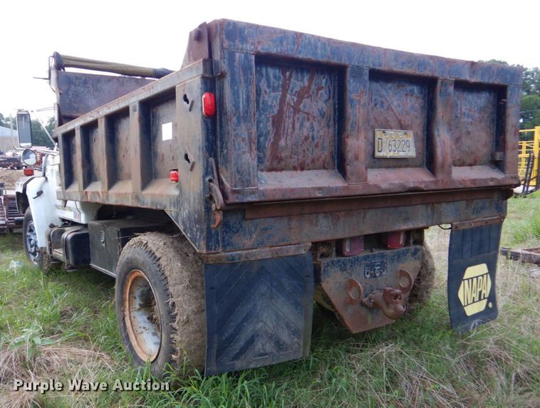 image for item DO1493 1991 Ford F700  dump truck