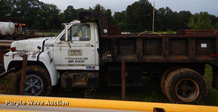 image for item DO1493 1991 Ford F700  dump truck