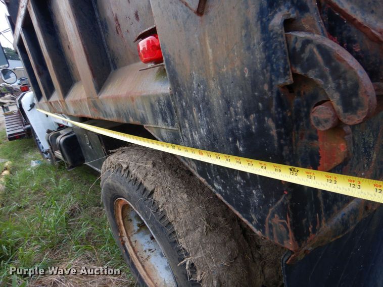 image for item DO1493 1991 Ford F700  dump truck