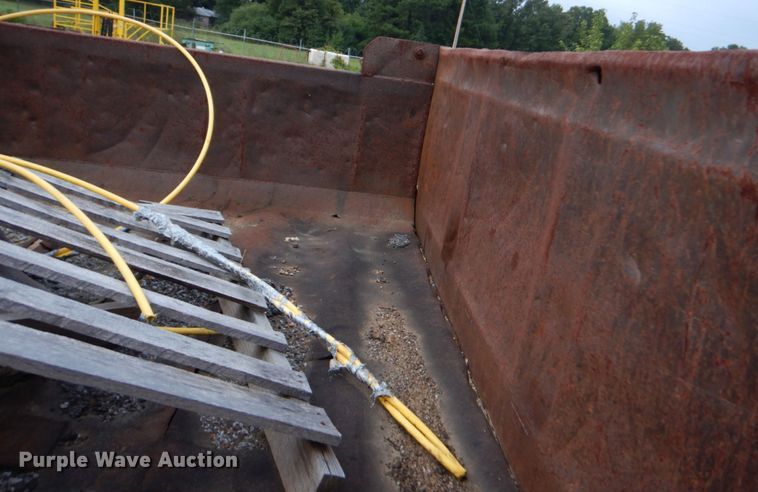 image for item DO1493 1991 Ford F700  dump truck