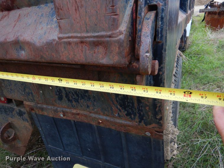 image for item DO1493 1991 Ford F700  dump truck