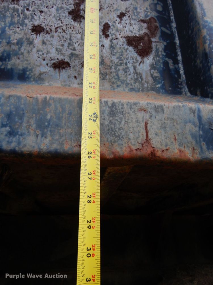 image for item DO1493 1991 Ford F700  dump truck