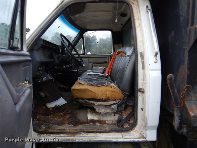 image for item DO1493 1991 Ford F700  dump truck