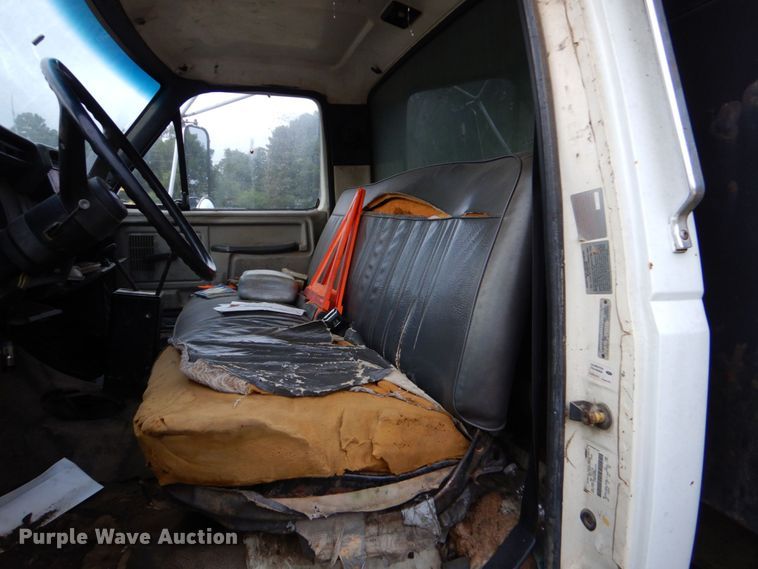 image for item DO1493 1991 Ford F700  dump truck