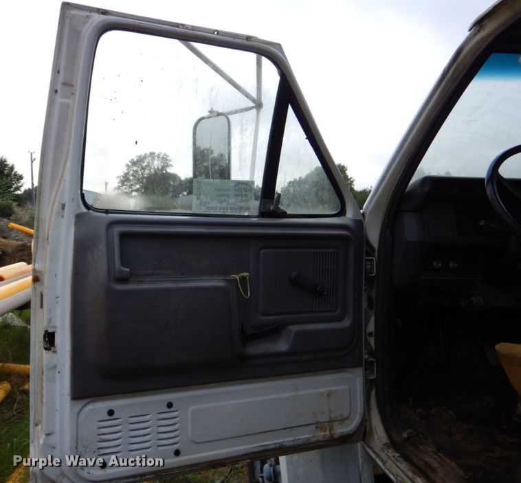 image for item DO1493 1991 Ford F700  dump truck