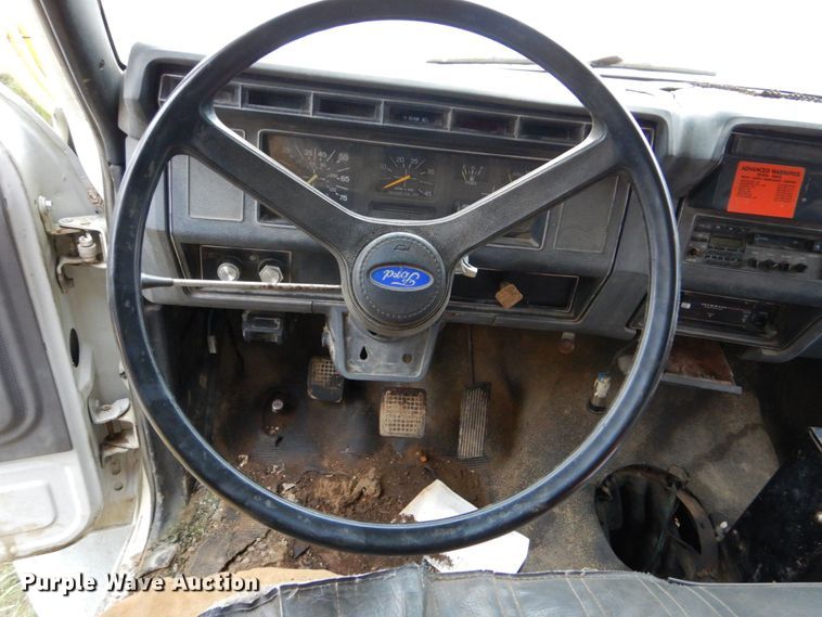 image for item DO1493 1991 Ford F700  dump truck
