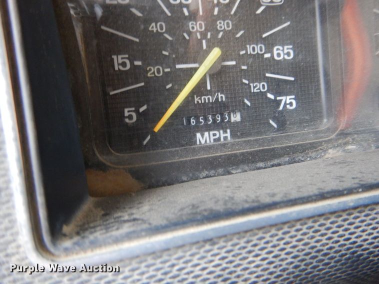 image for item DO1493 1991 Ford F700  dump truck