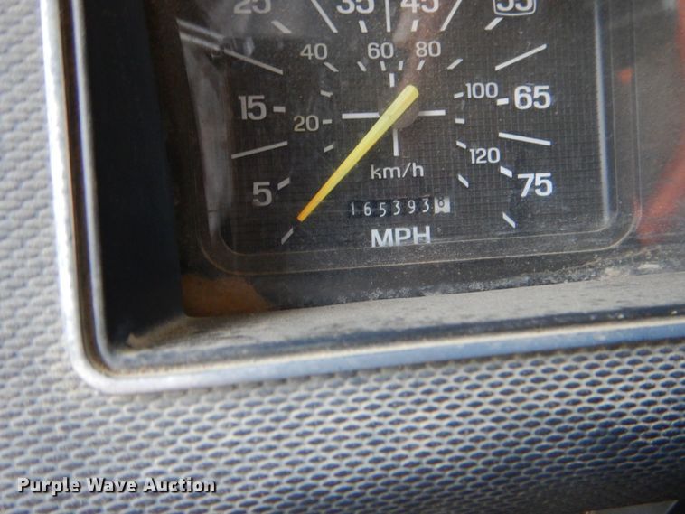 image for item DO1493 1991 Ford F700  dump truck