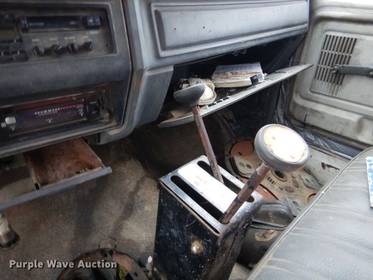 image for item DO1493 1991 Ford F700  dump truck