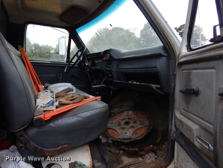 image for item DO1493 1991 Ford F700  dump truck