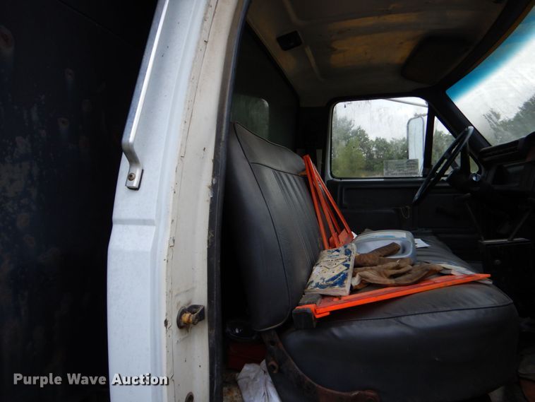 image for item DO1493 1991 Ford F700  dump truck