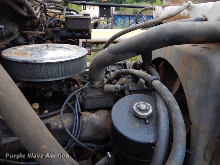 image for item DO1493 1991 Ford F700  dump truck