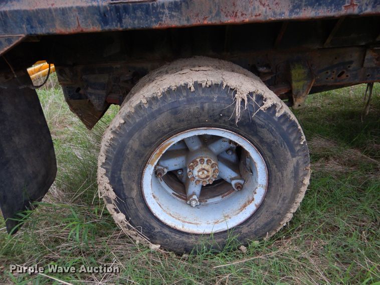 image for item DO1493 1991 Ford F700  dump truck