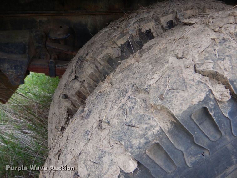 image for item DO1493 1991 Ford F700  dump truck